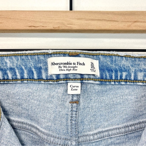 Abercrombie & Fitch Curve Love Ultra High
Rise The 90s Straight Jean NWT Sz 35 - Picture 6 of 12